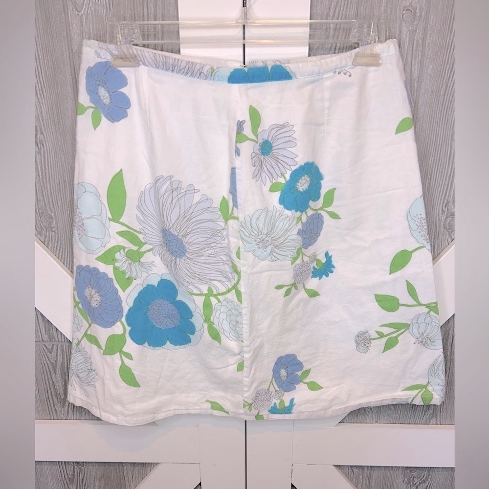 Izod White and Blue Floral Skirt